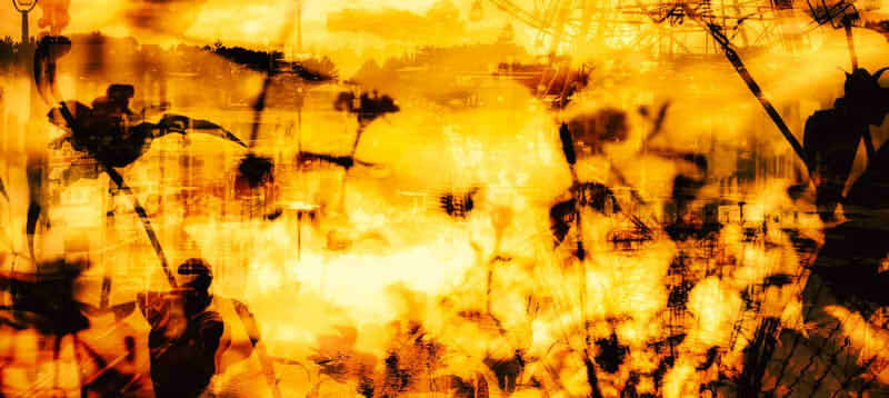 ゴールドに輝くコラージュ画像