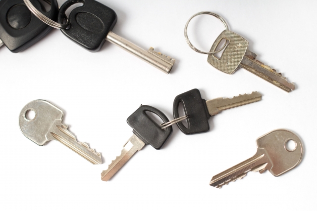 鍵が散らばった画像