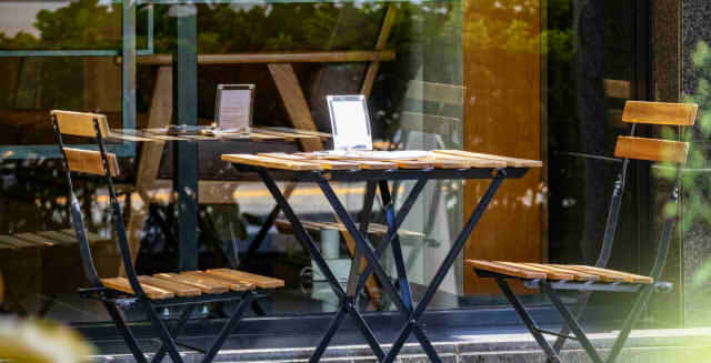 カフェのガーデンテラスの画像