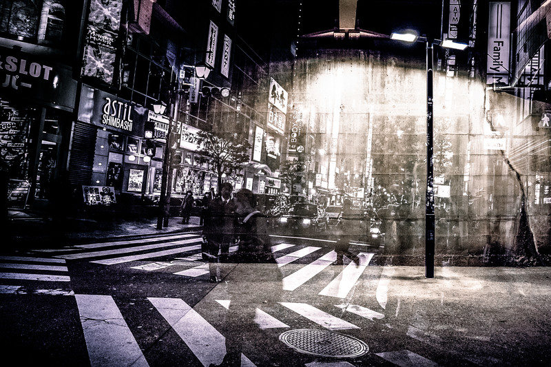 雑踏のコラージュ画像